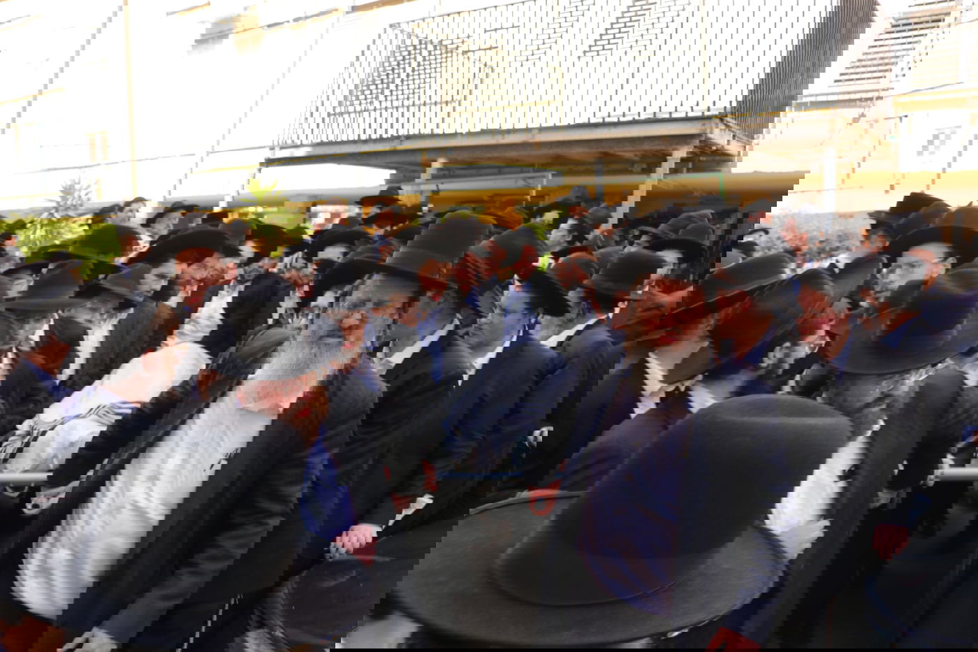 מסע הלוויית הגאון רבי זאב ברלין זצ"ל