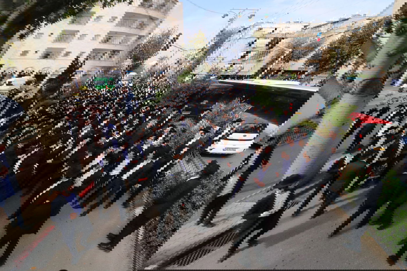 מסע הלוויית הגאון רבי זאב ברלין זצ"ל