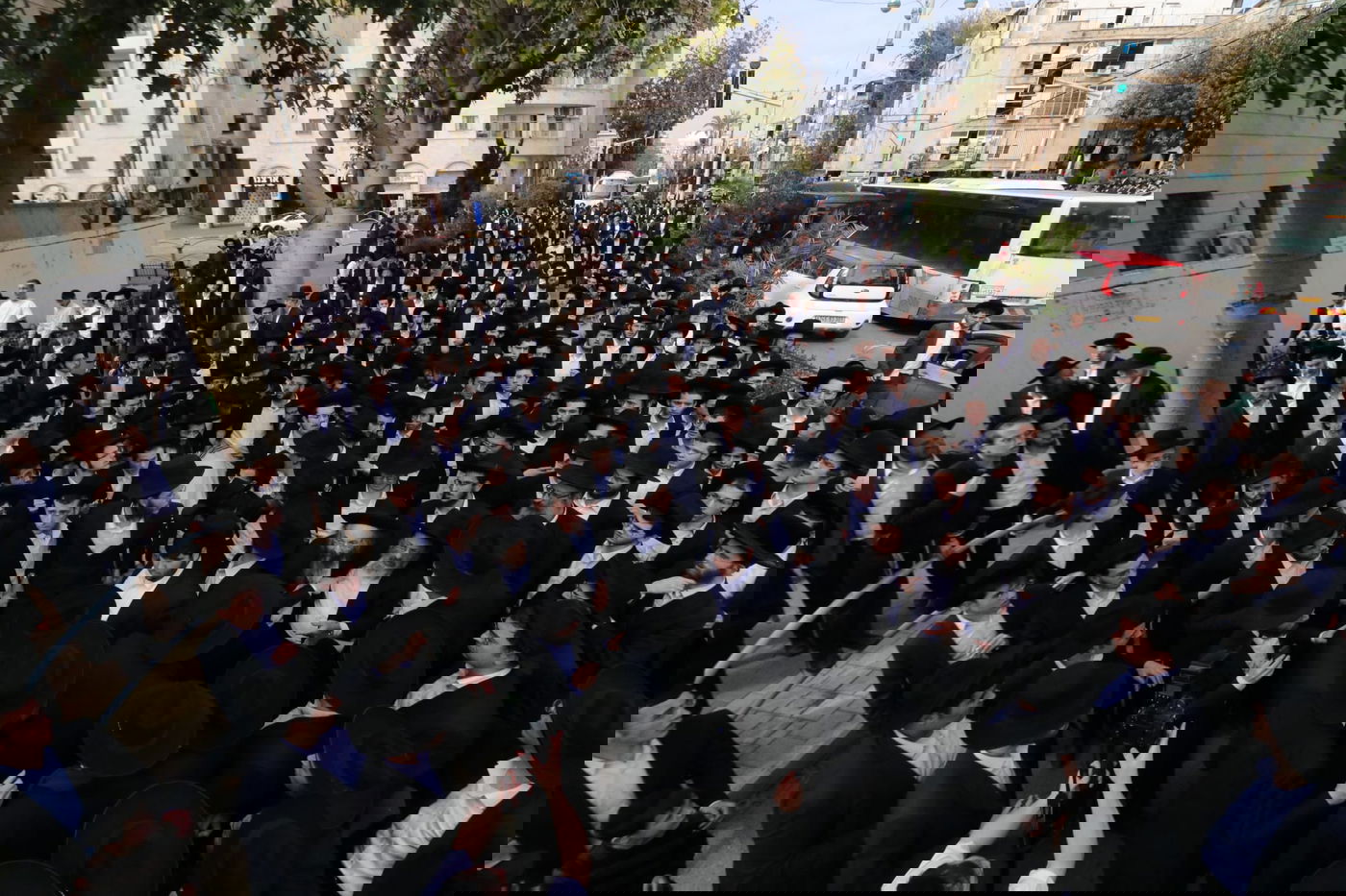 מסע הלוויית הגאון רבי זאב ברלין זצ"ל