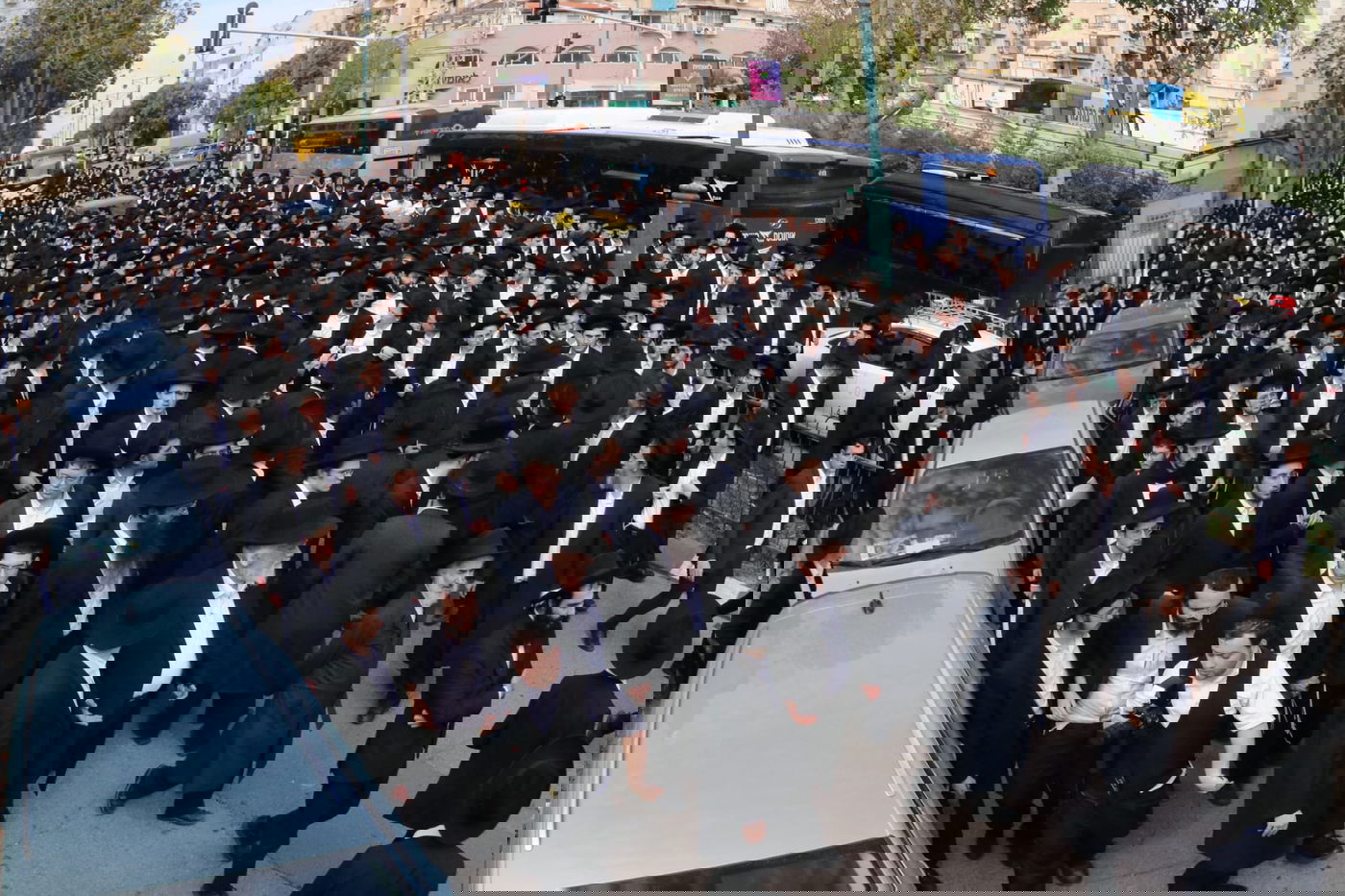 מסע הלוויית הגאון רבי זאב ברלין זצ"ל