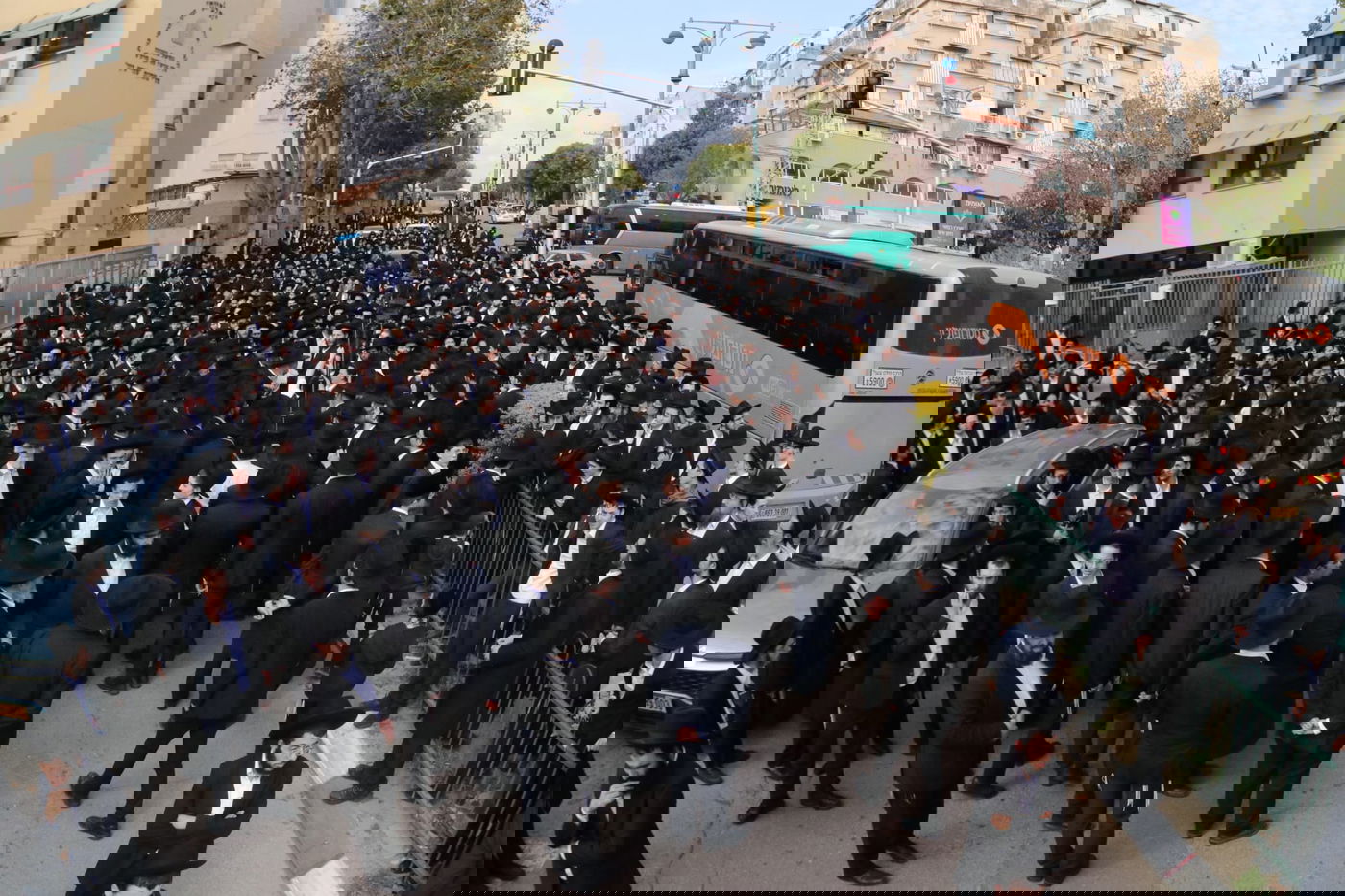 מסע הלוויית הגאון רבי זאב ברלין זצ"ל