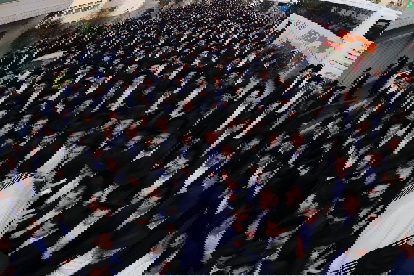 מסע הלוויית הגאון רבי זאב ברלין זצ"ל