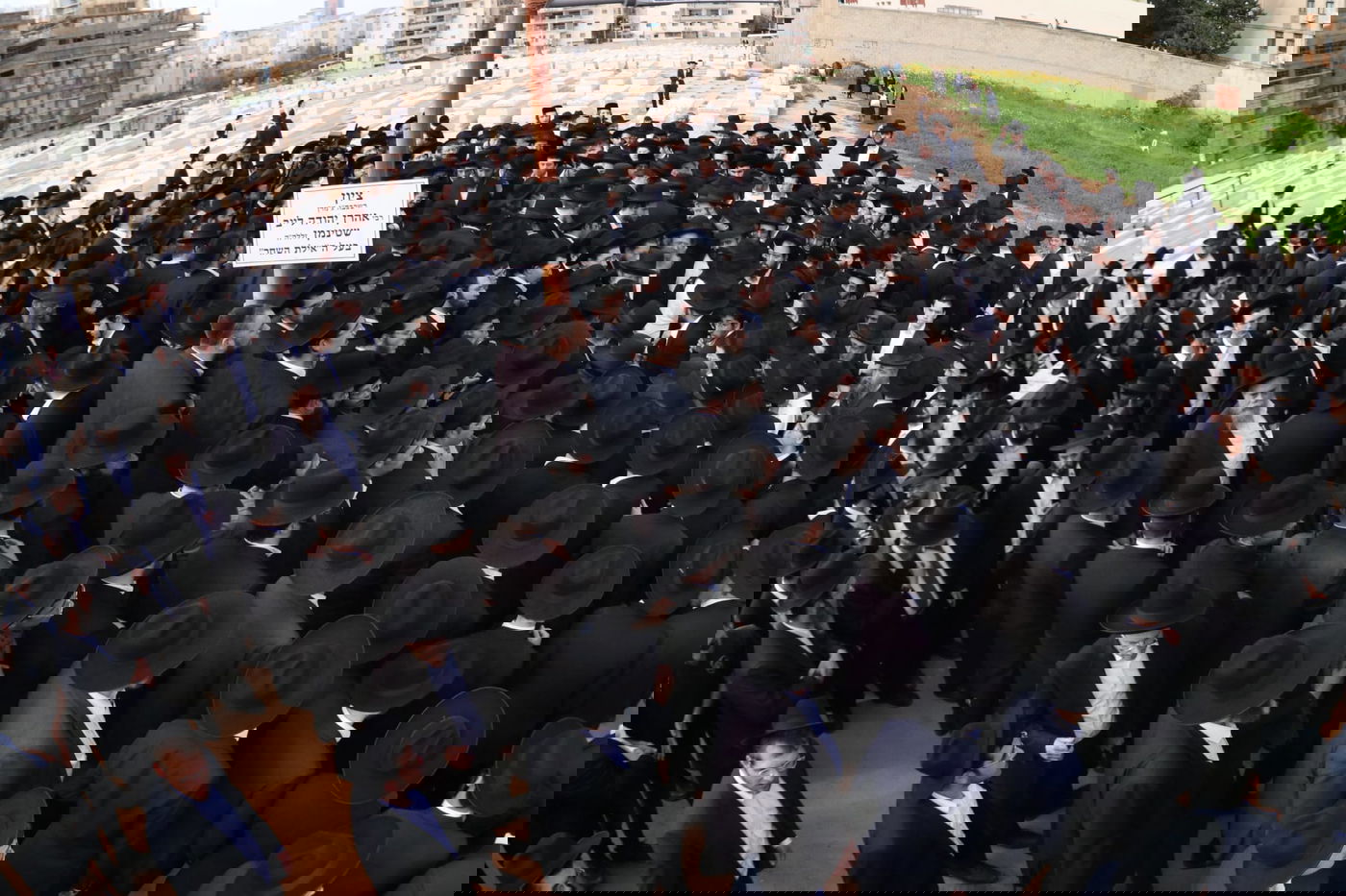 מסע הלוויית הגאון רבי זאב ברלין זצ"ל