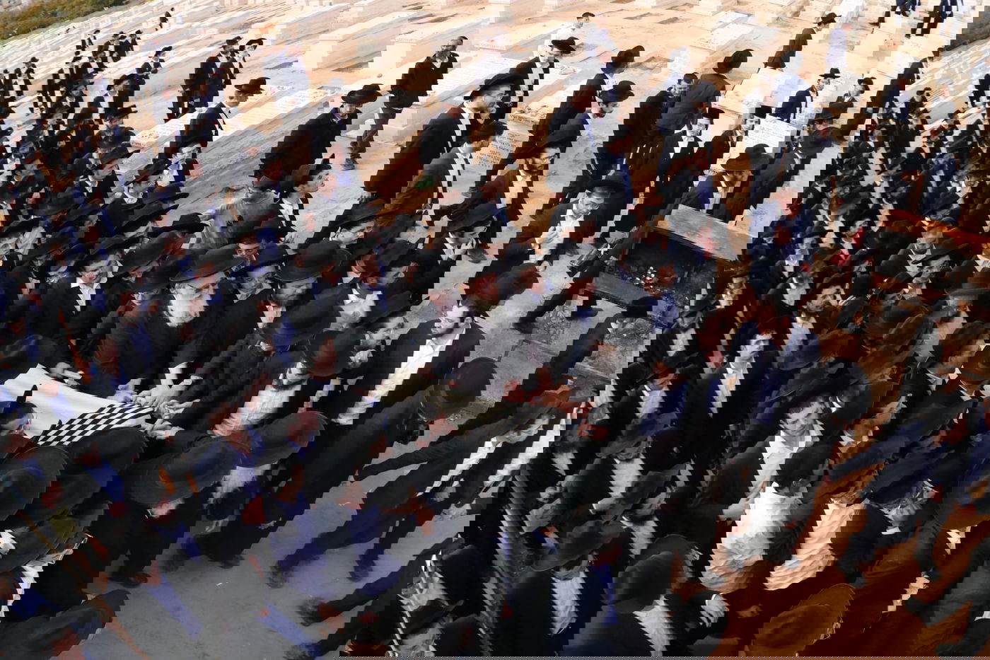 מסע הלוויית הגאון רבי זאב ברלין זצ"ל