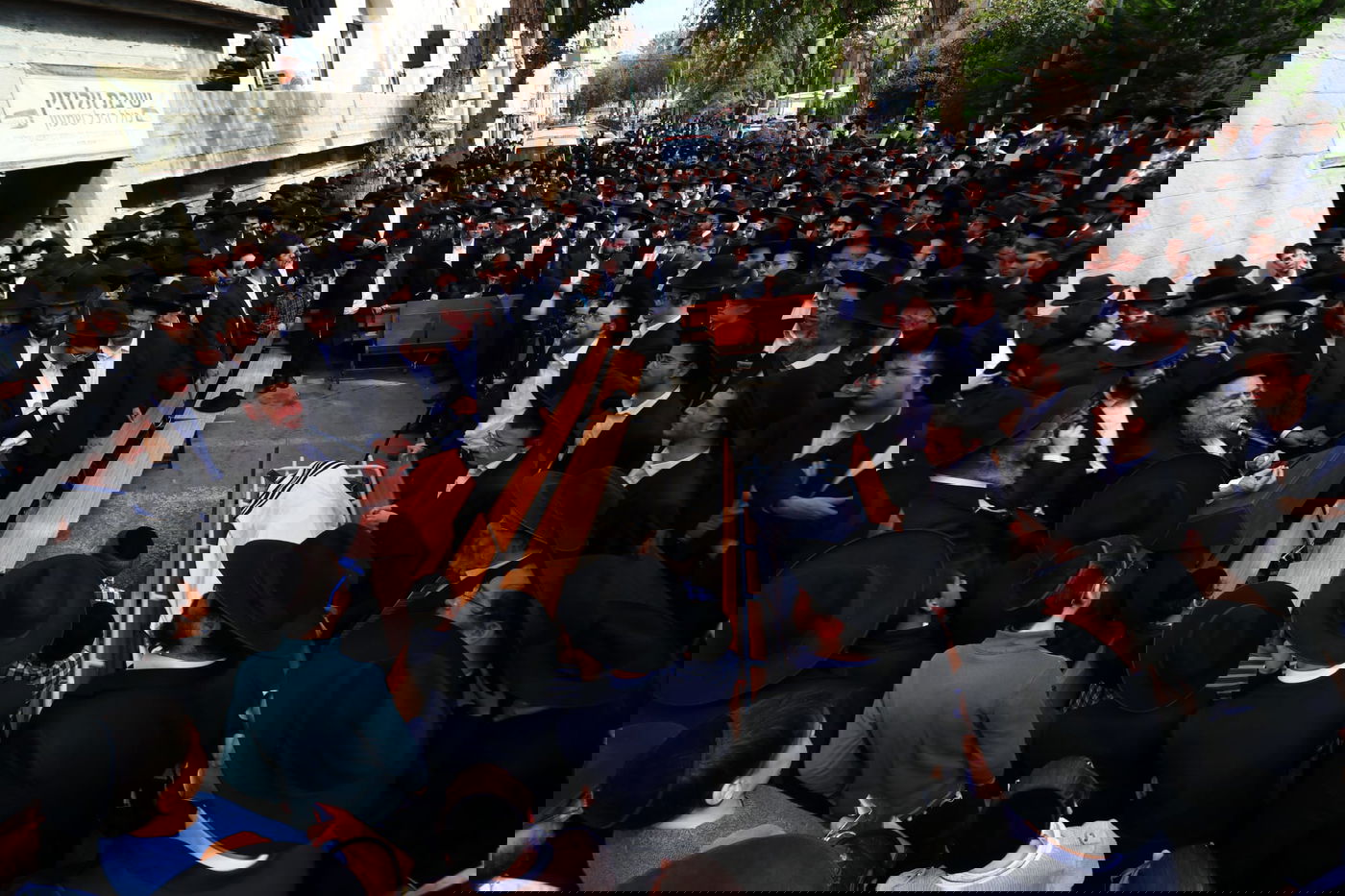 מסע הלוויית הגאון רבי זאב ברלין זצ"ל