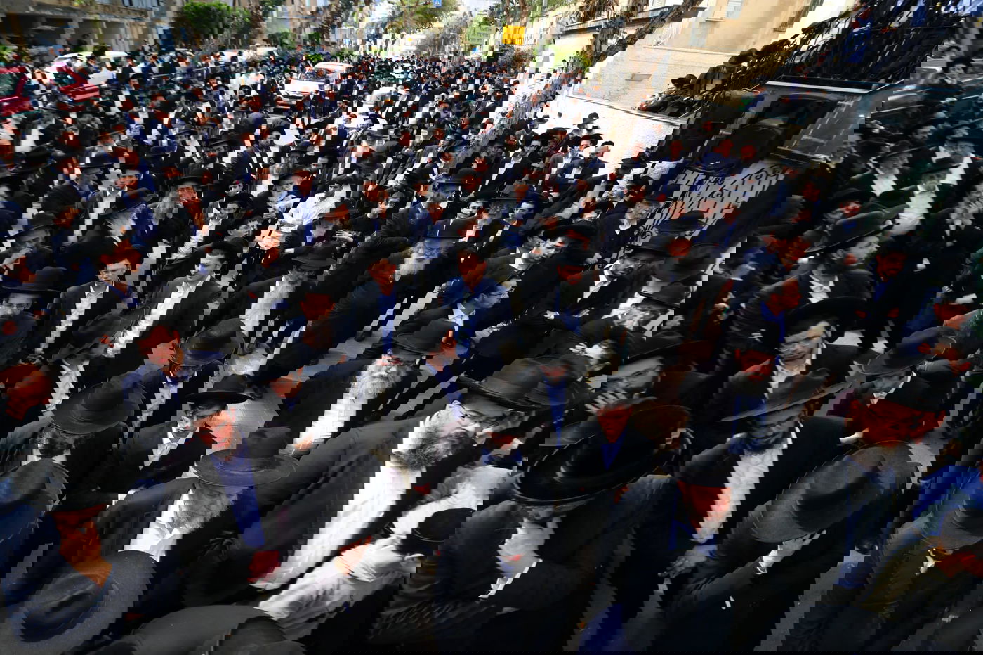 מסע הלוויית הגאון רבי זאב ברלין זצ"ל