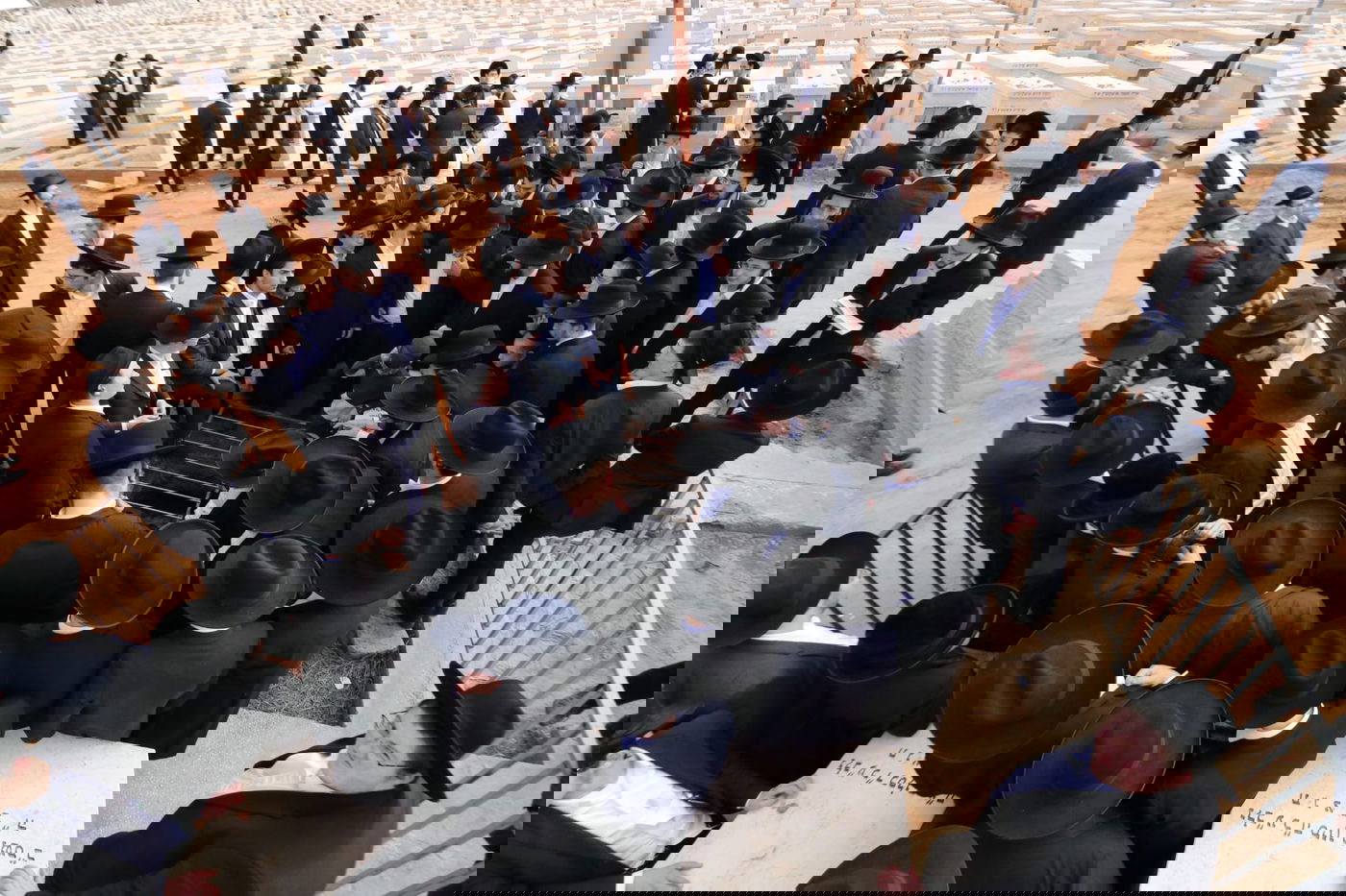 מסע הלוויית הגאון רבי זאב ברלין זצ"ל