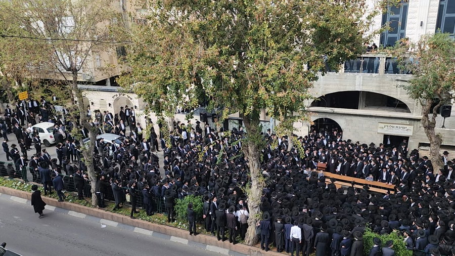 מסע הלוויית הגאון רבי זאב ברלין זצ"ל