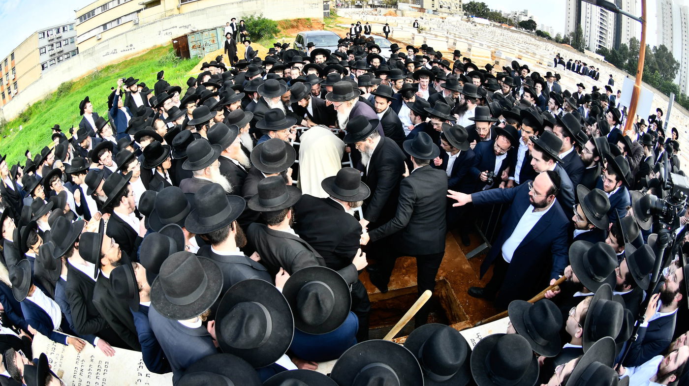 מסע הלוויית הגאון רבי זאב ברלין זצ"ל