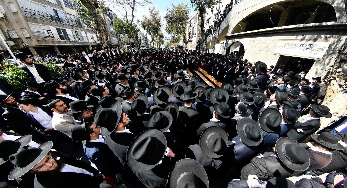 מסע הלוויית הגאון רבי זאב ברלין זצ"ל