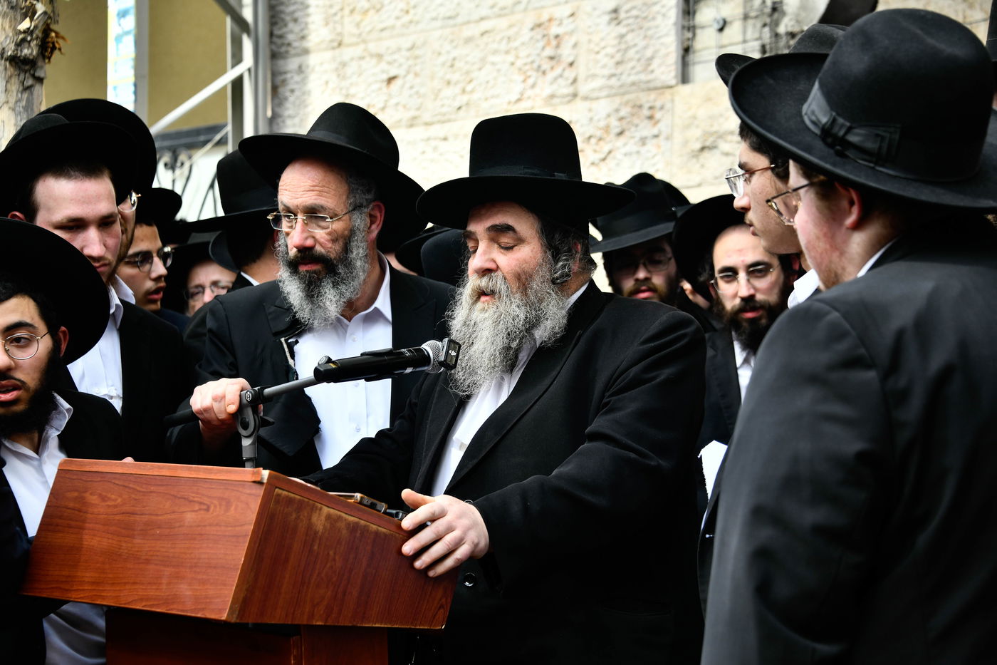 מסע הלוויית הגאון רבי זאב ברלין זצ"ל