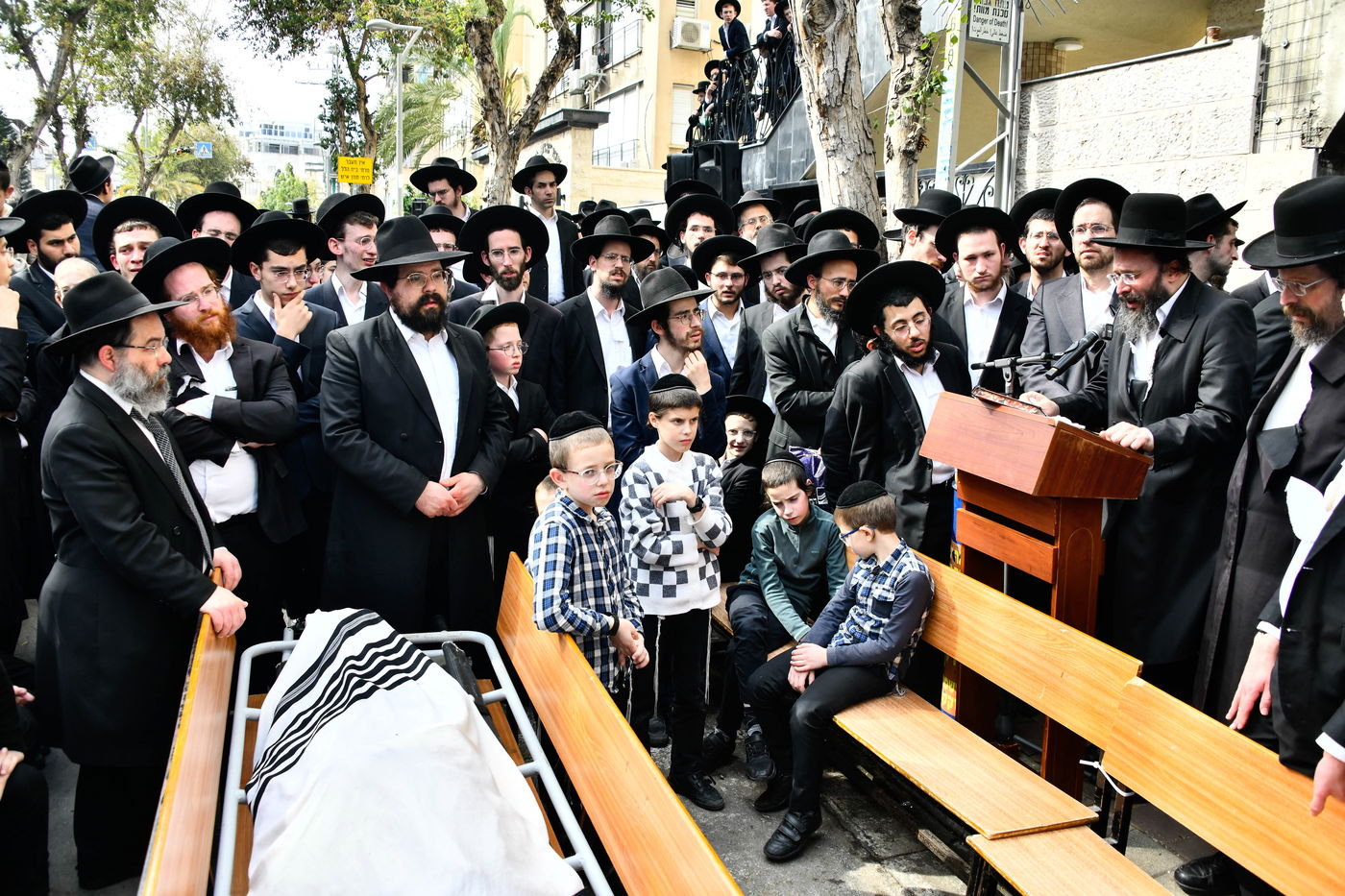 מסע הלוויית הגאון רבי זאב ברלין זצ"ל