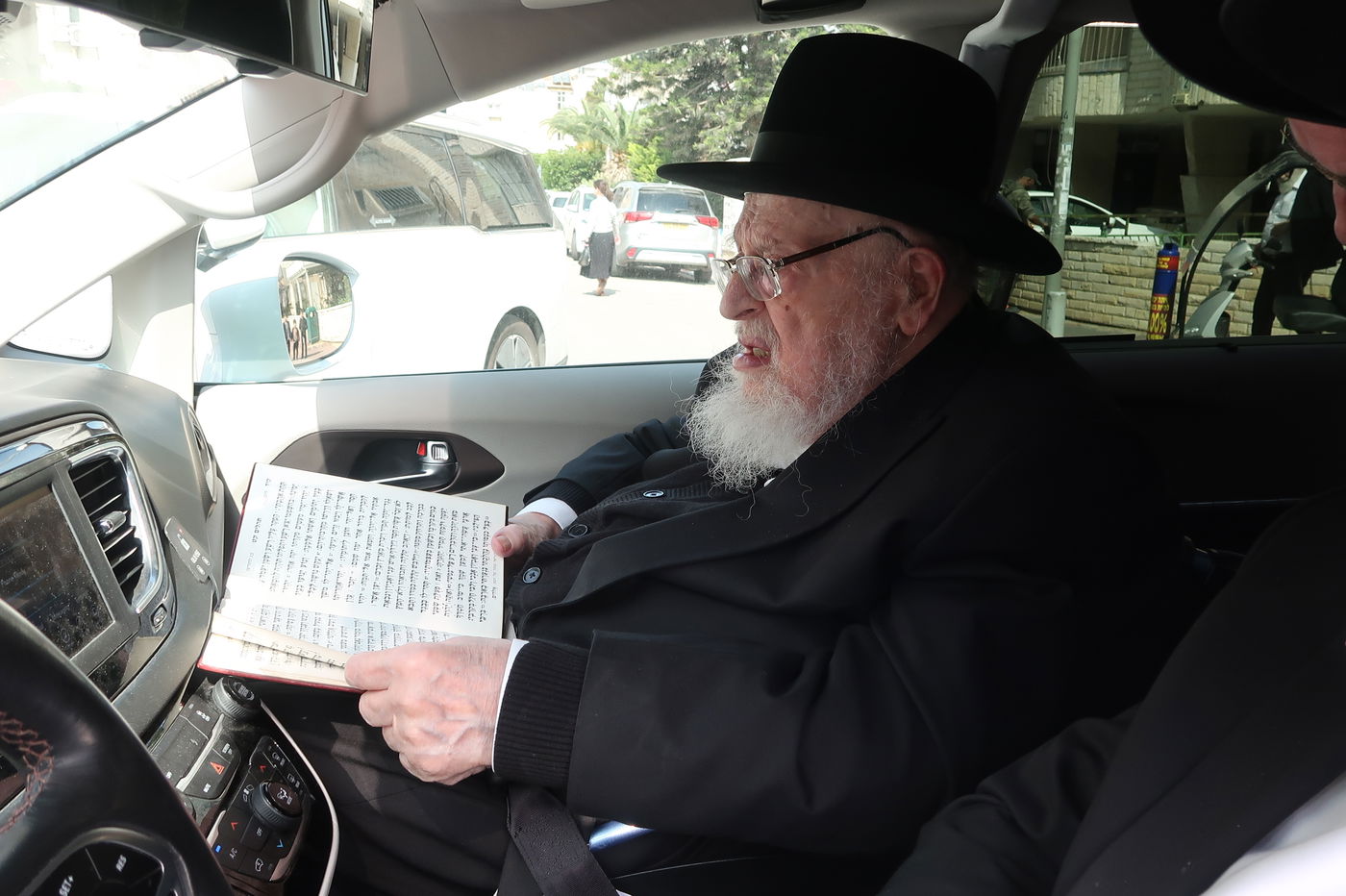 מסע הלוויית הגאון רבי זאב ברלין זצ"ל