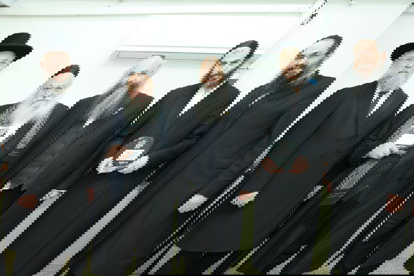 שר הבינוי והשיכון, הרב יצחק גולדקנופף, בביקור מקיף בבסיס ארגון זק"א ת"א ברידינג תל אביב