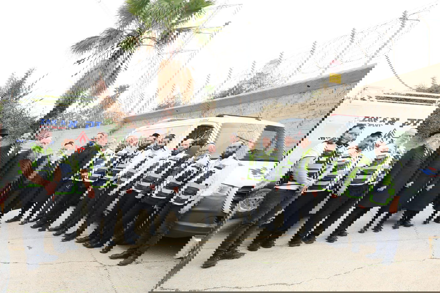 שר הבינוי והשיכון, הרב יצחק גולדקנופף, בביקור מקיף בבסיס ארגון זק"א ת"א ברידינג תל אביב