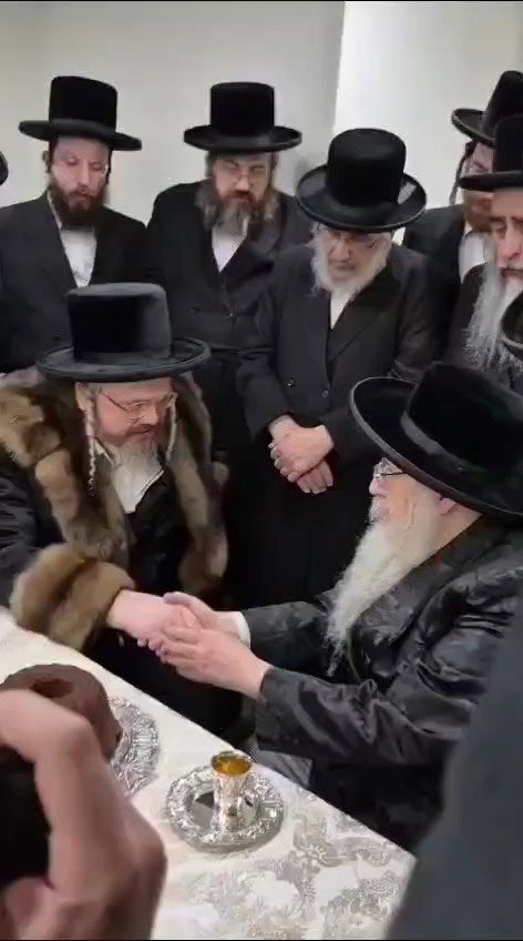 הרה"צ רבי אהרן מרדכי רוקח בביקור אצל האדמו"ר מצאנז קלויזנבורג