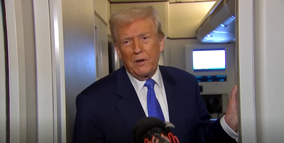 טראמפ על סיפון האייר פורס 1 | ארכיון