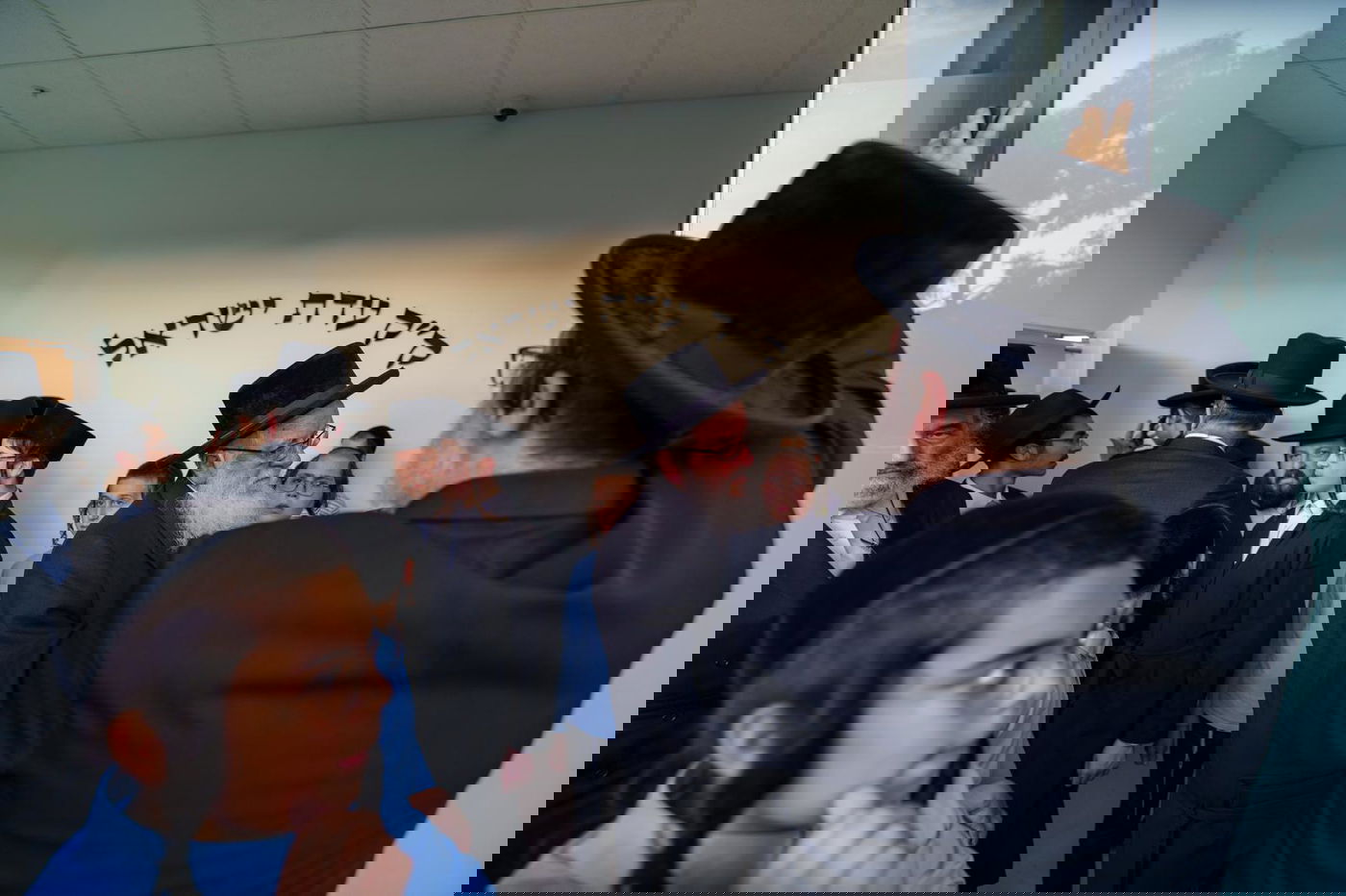 קביעת מזוזות לביהמ"ד 'עדת ישראל' במלברון אוסטרליה