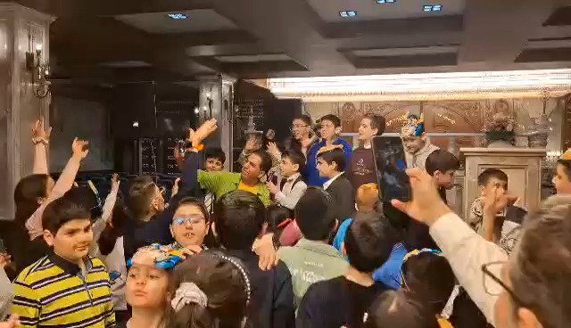 ילדי טהראן חוגגים חודש אדר בבית הכנסת אברישמי באיראן