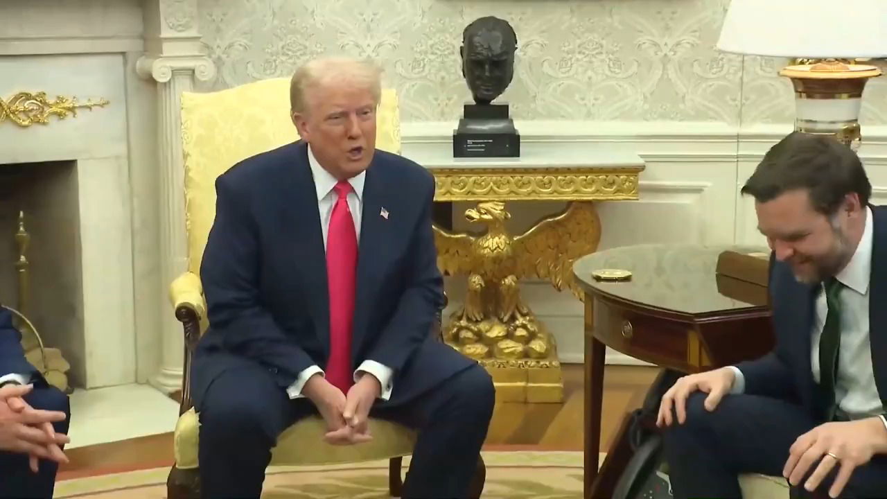 הנשיא וסגן הנשיא בחדר הסגלגל