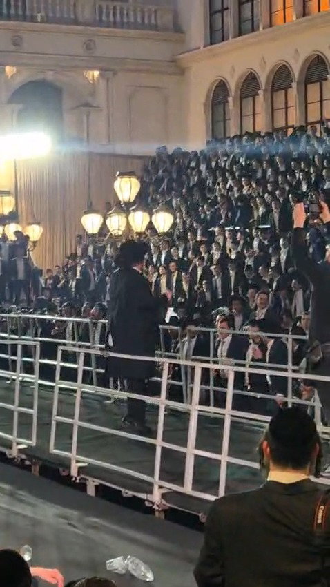 הגרש"ב סורוצקין וההמונים בשירת "ובלשכותיהם אין אנו מתייצבים"