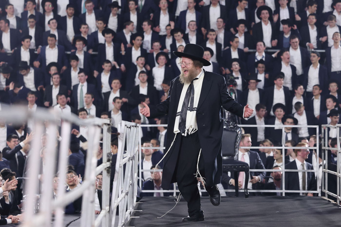 תיעוד ענק מחתונת בן הגרש"ב סורוצקין