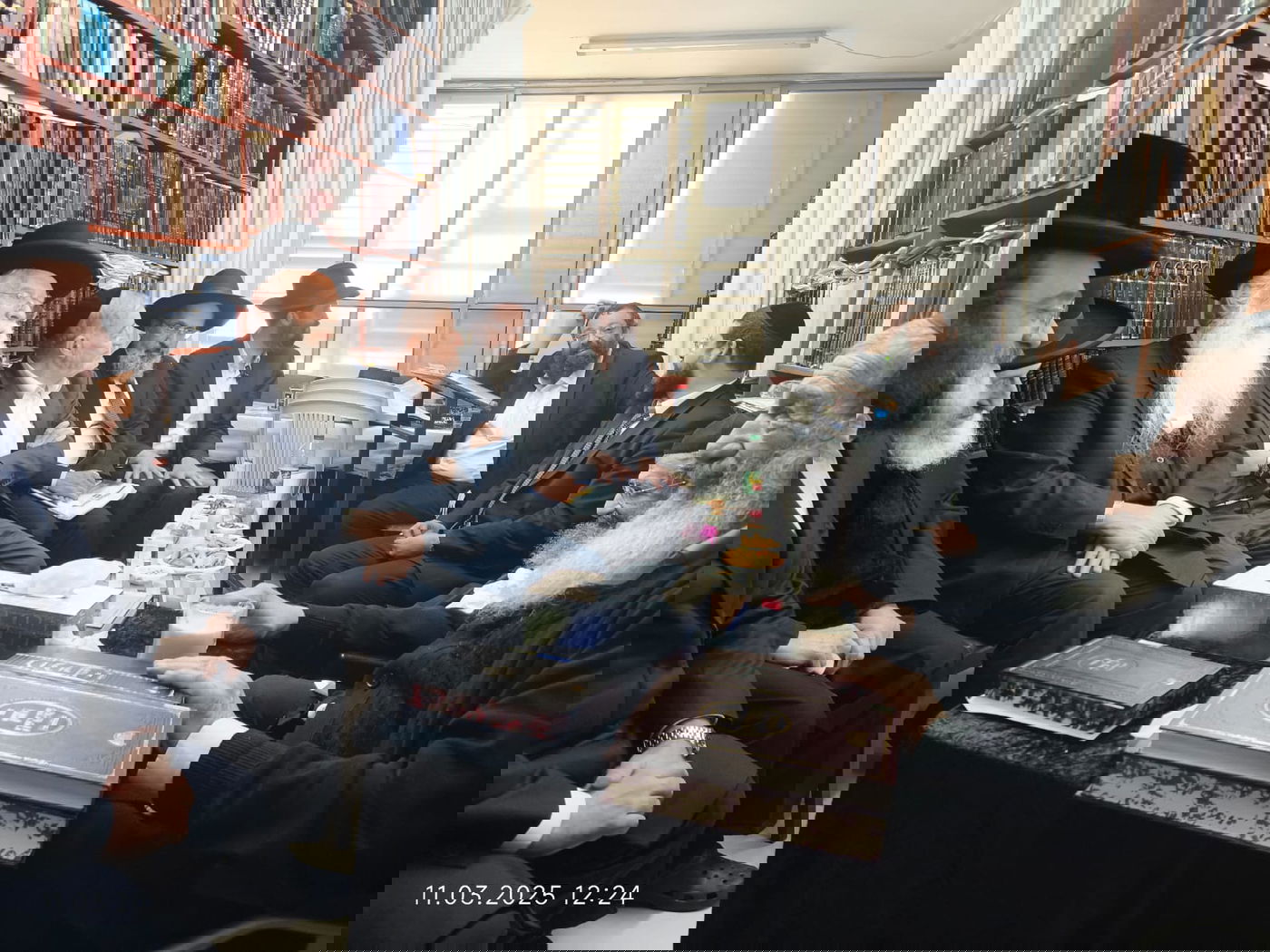 ניחום אבלים אצל האחים הרבנים הגאונים רבי מסעוד בן שמעון, וחכם ניסים בן שמעון