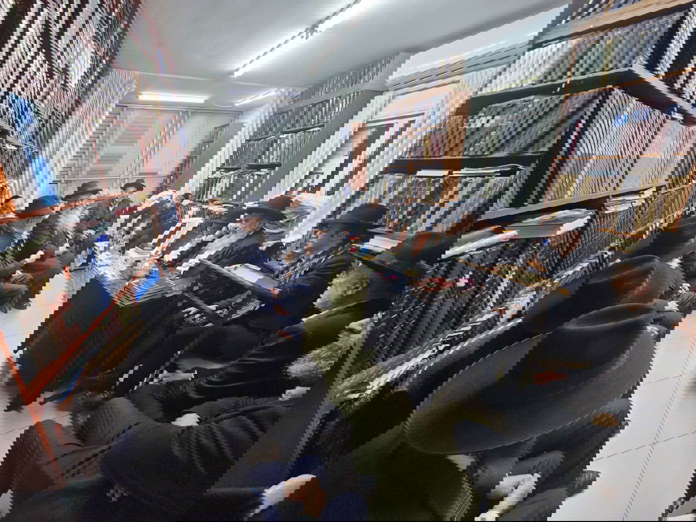 ניחום אבלים אצל האחים הרבנים הגאונים רבי מסעוד בן שמעון, וחכם ניסים בן שמעון