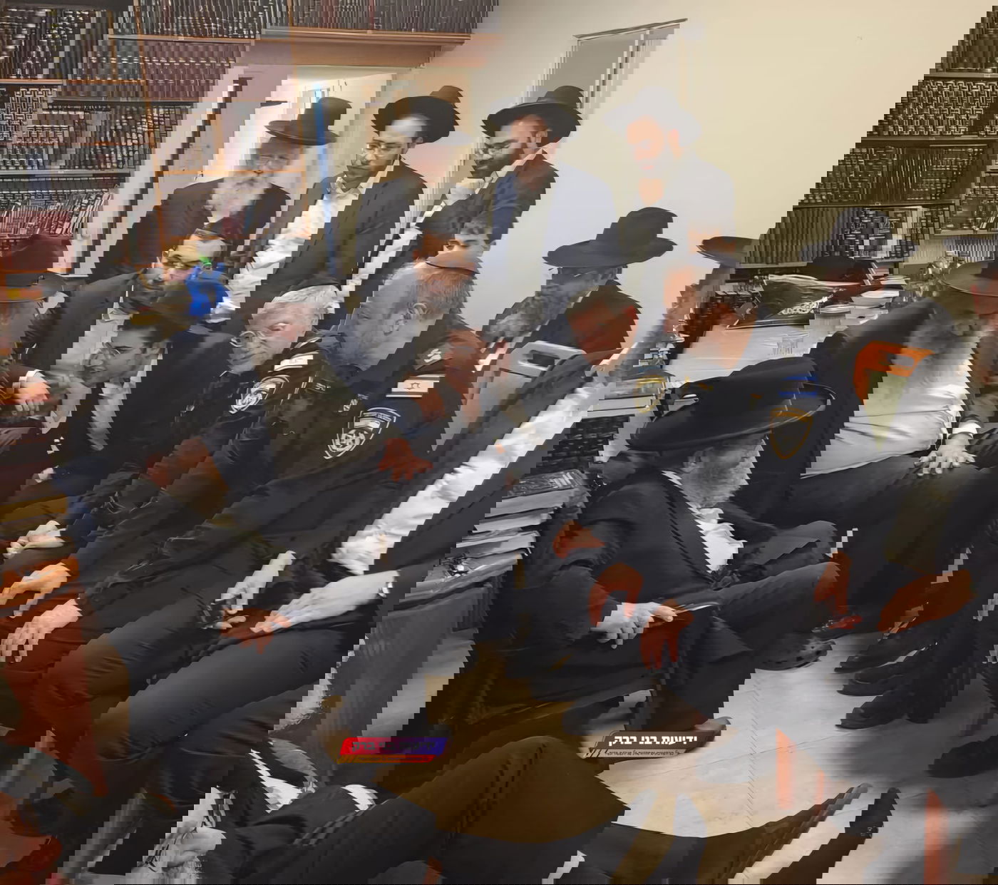 ניחום אבלים אצל האחים הרבנים הגאונים רבי מסעוד בן שמעון, וחכם ניסים בן שמעון