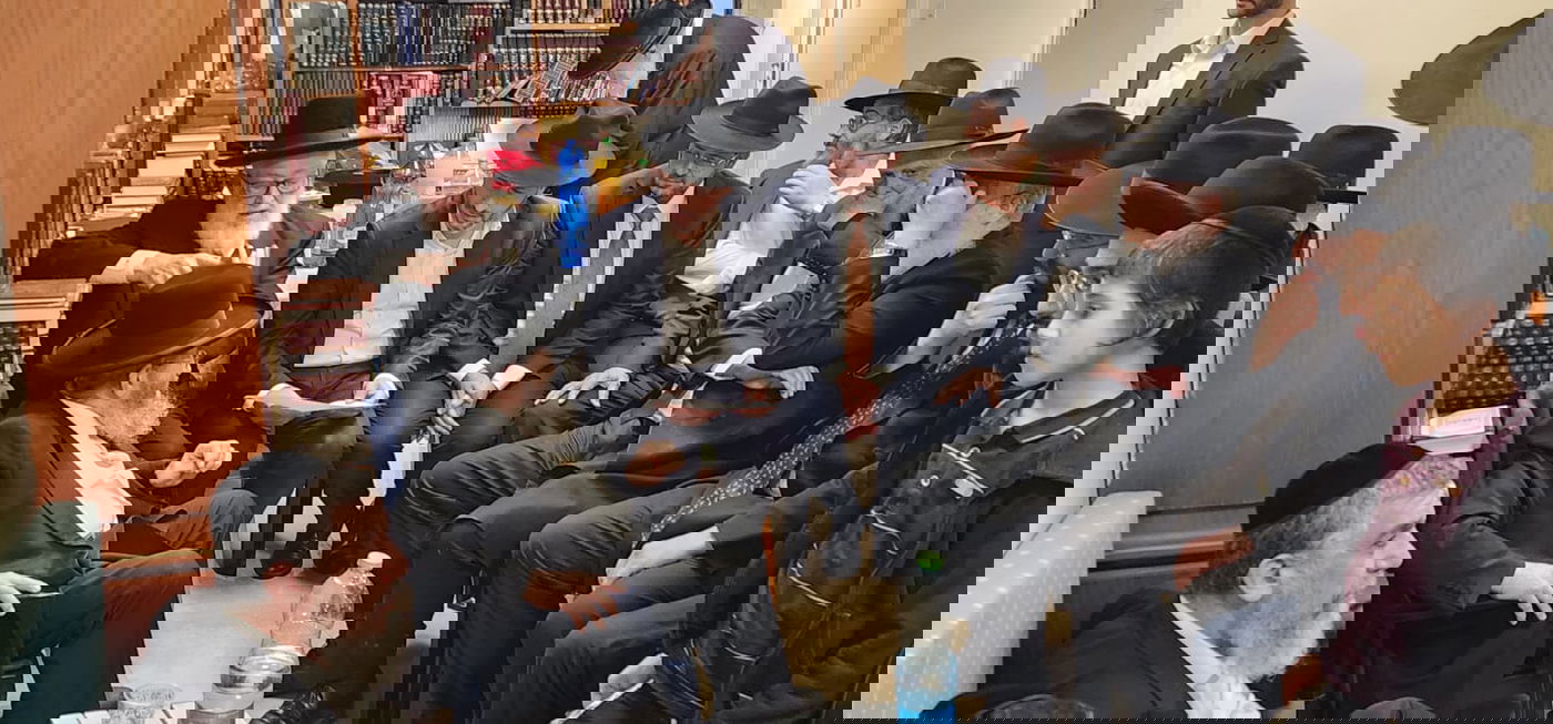 ניחום אבלים אצל האחים הרבנים הגאונים רבי מסעוד בן שמעון, וחכם ניסים בן שמעון