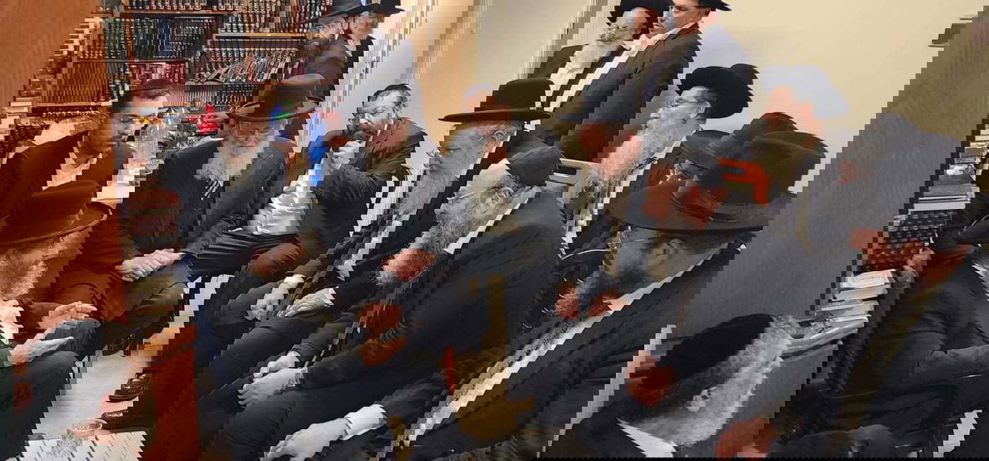 ניחום אבלים אצל האחים הרבנים הגאונים רבי מסעוד בן שמעון, וחכם ניסים בן שמעון