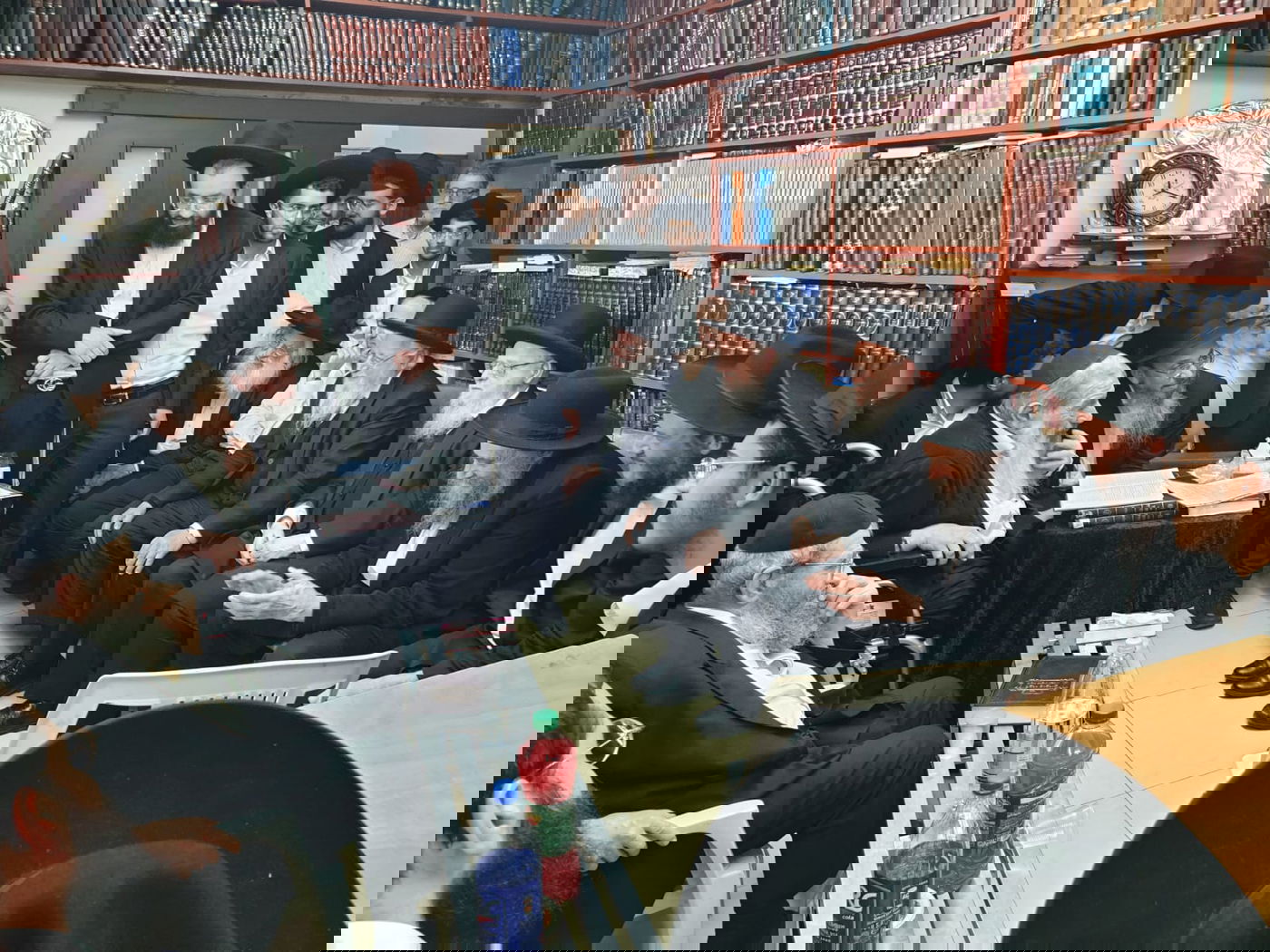 ניחום אבלים אצל האחים הרבנים הגאונים רבי מסעוד בן שמעון, וחכם ניסים בן שמעון