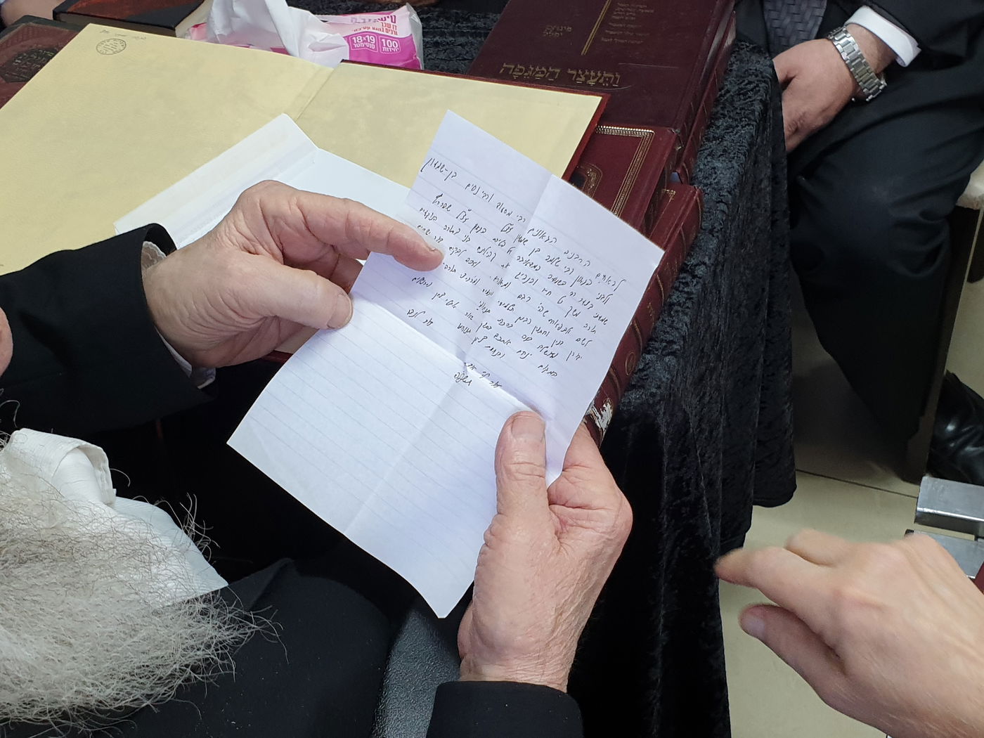 ניחום אבלים אצל האחים הרבנים הגאונים רבי מסעוד בן שמעון, וחכם ניסים בן שמעון