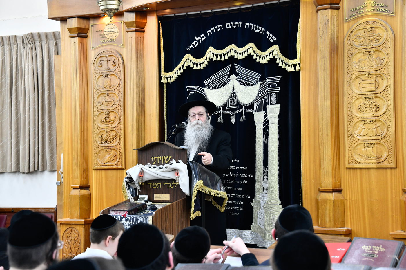 עצרת הספד להגר"ח קנייבסקי בהיכל ישיבת 'קריית מלך'