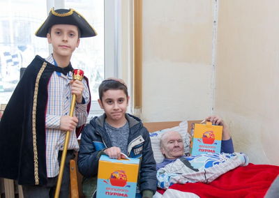 ילדים ללא משפחה הפיצו אור לניצולי השואה באודסה 