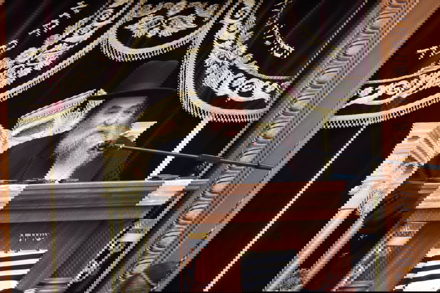 עצרת הספד על הגאון רבי זאב ברלין זצ"ל, בהיכל ישיבת 'גאון יעקב' 