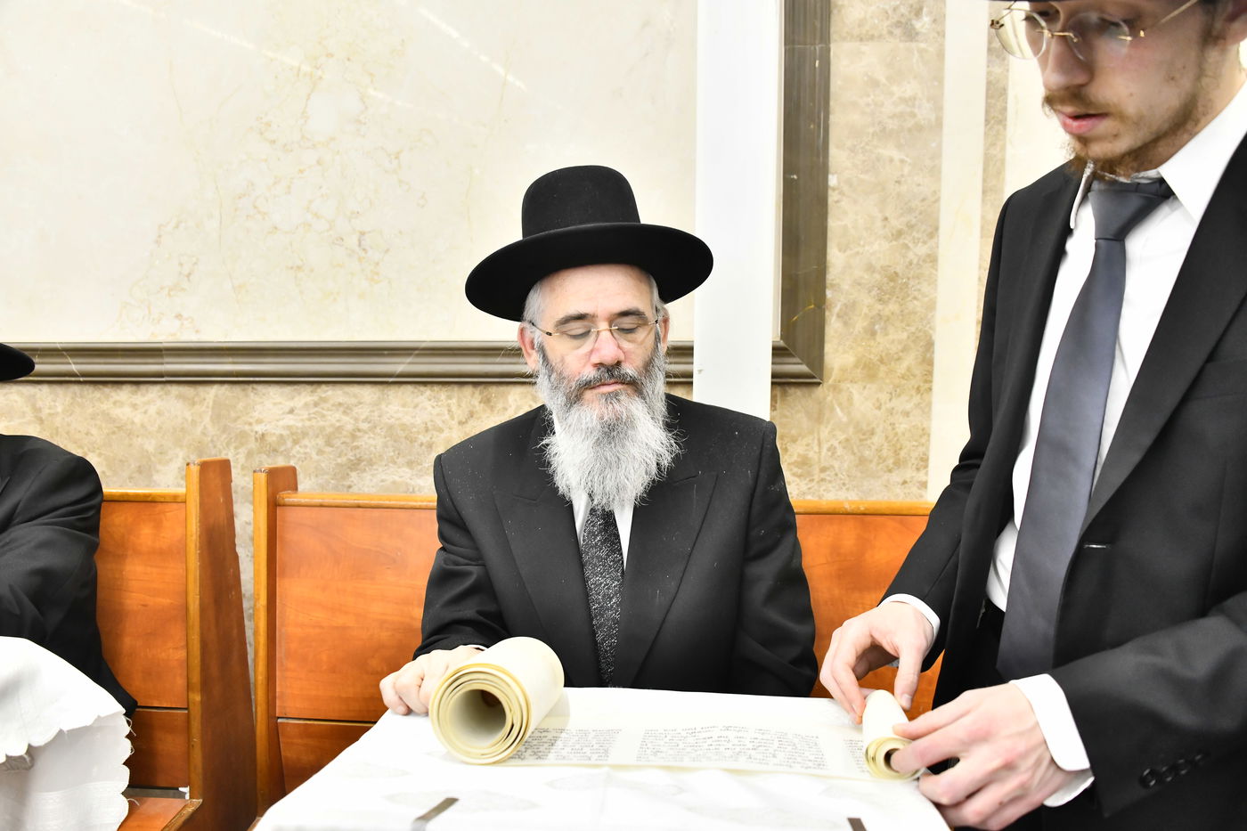 קריאת המגילה בהיכל ישיבת פוניבז'