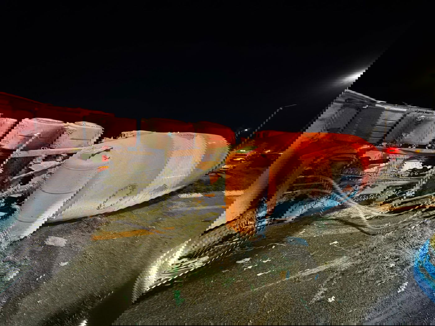 תאונה חריגה בבן שמן: משאית התהפכה מהגשר, הנהג נהרג