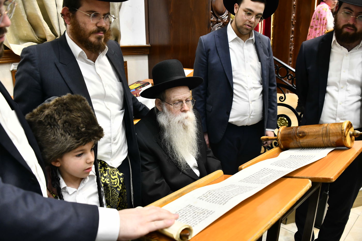 קריאת המגילה בהיכל ישיבת סלבודקה