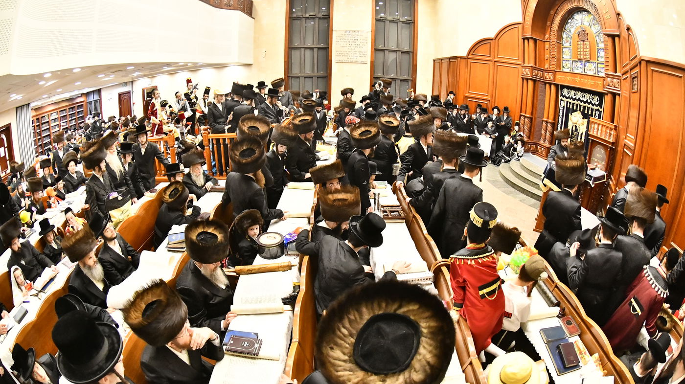 האדמו"ר מסאדיגורה בקריאת המגילה