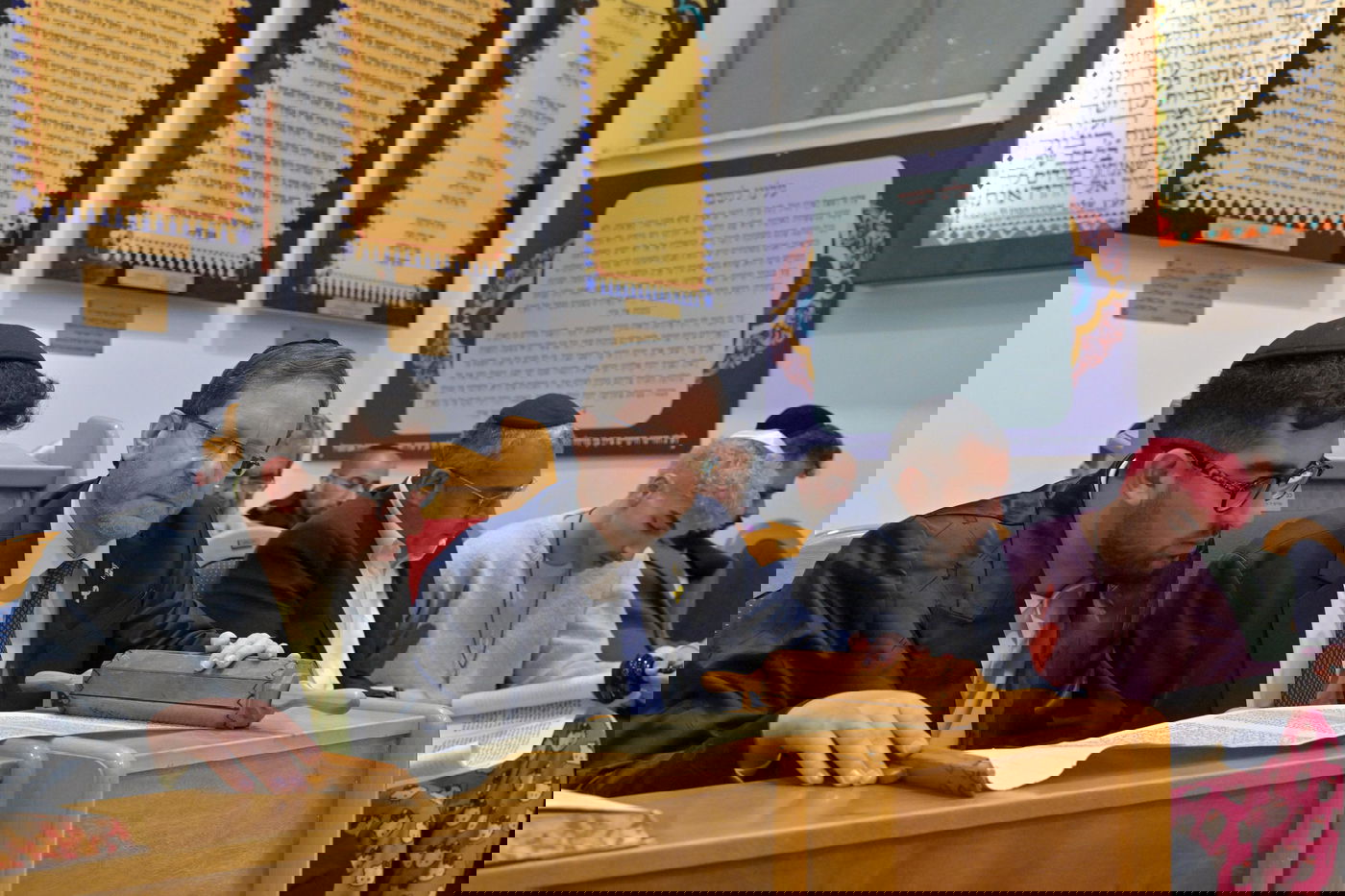 הרצוג בקריאת המגילה