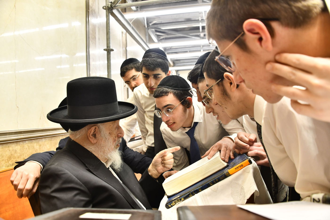 ליל פורים בישיבת פוניבז'