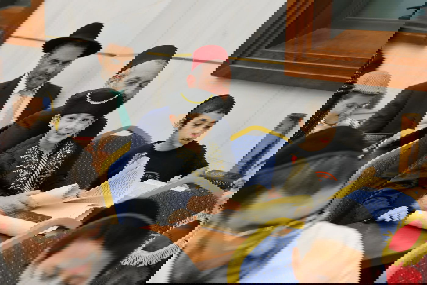 הגאון הרב יגאל כהן בקריאת המגילה