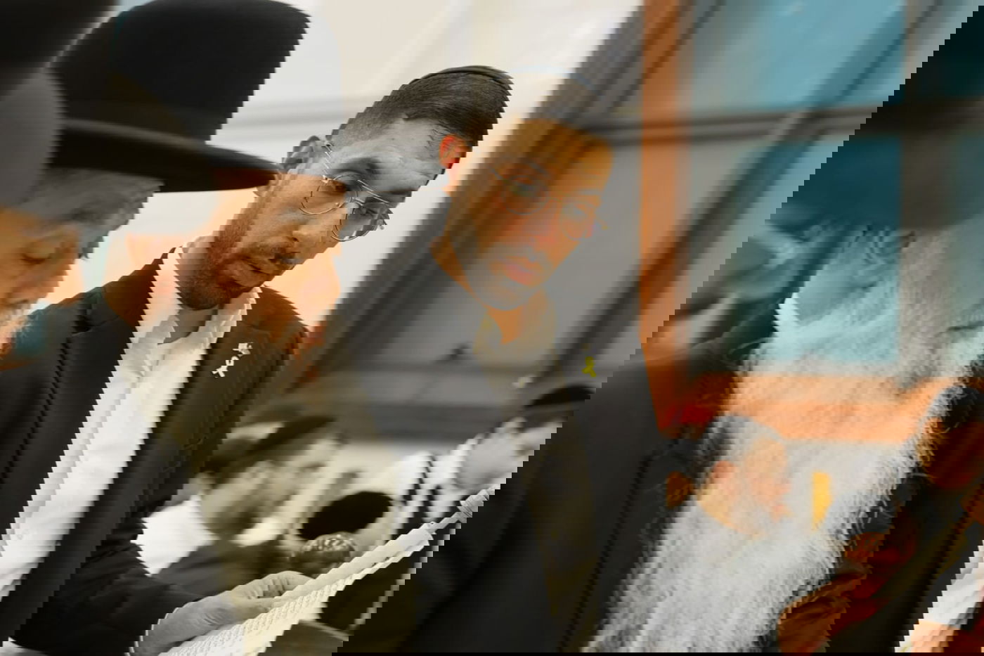 הגאון הרב יגאל כהן בקריאת המגילה