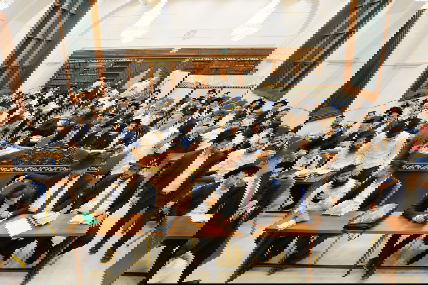 הגאון הרב יגאל כהן בקריאת המגילה