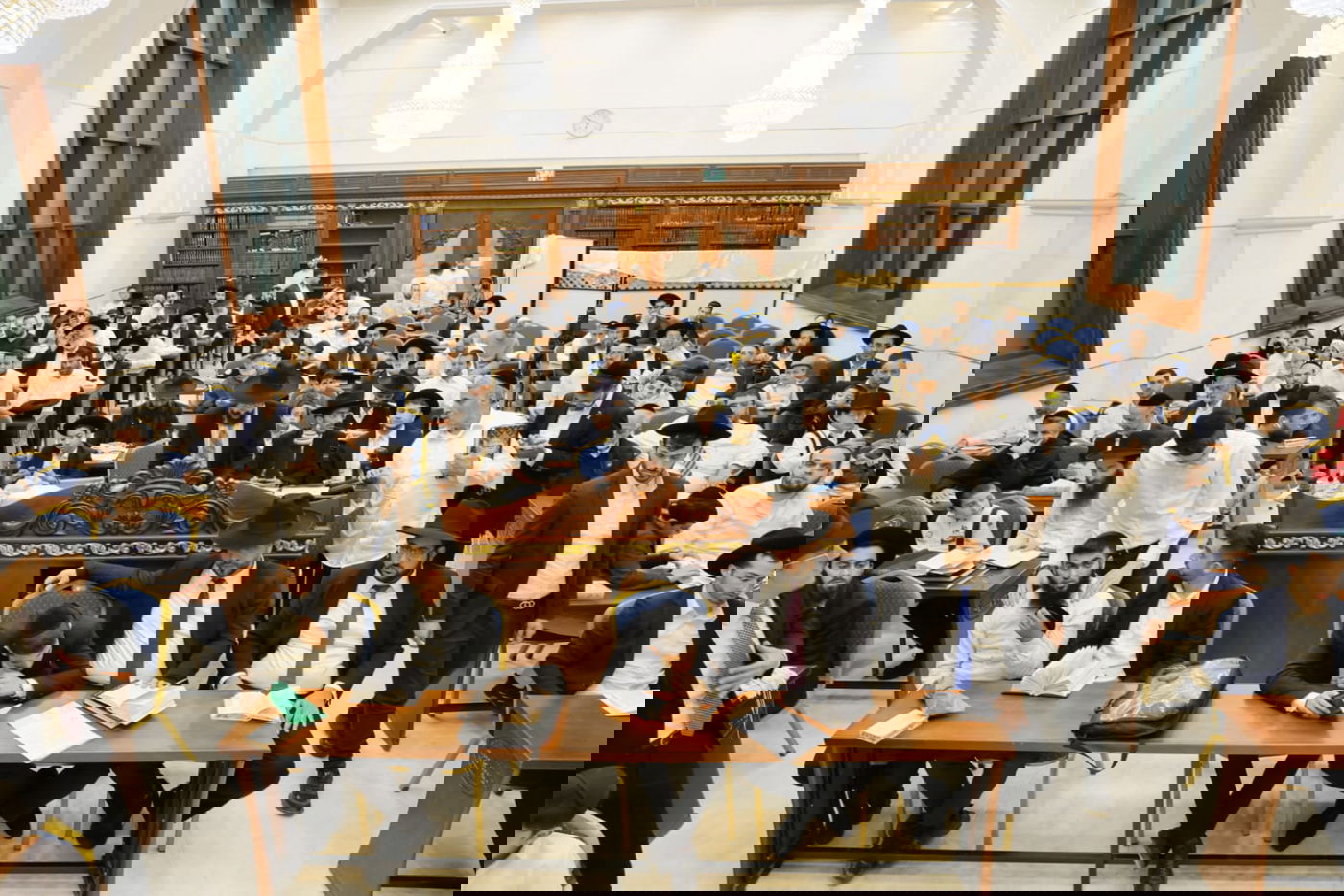 הגאון הרב יגאל כהן בקריאת המגילה