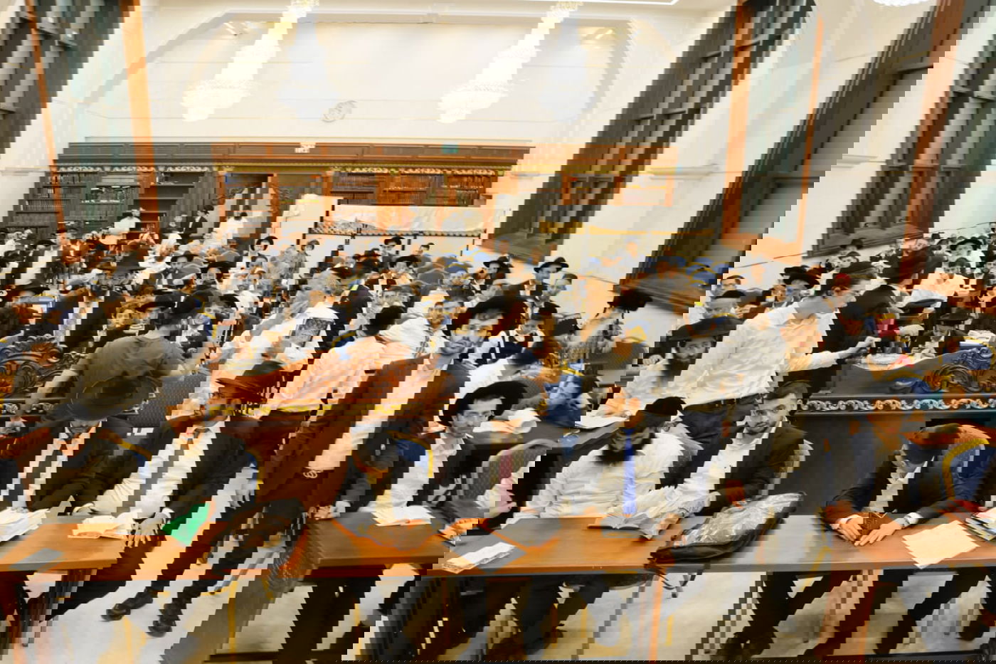 הגאון הרב יגאל כהן בקריאת המגילה