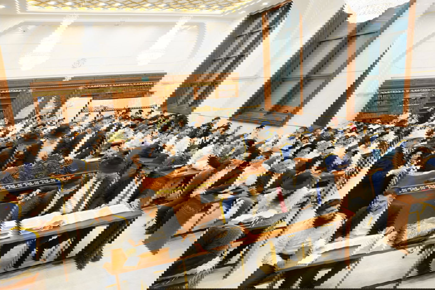 הגאון הרב יגאל כהן בקריאת המגילה