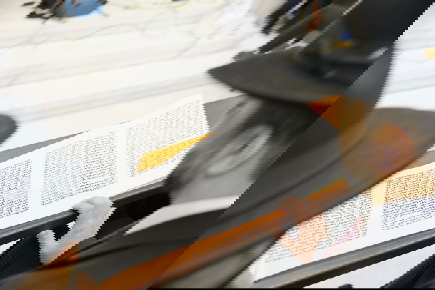 הגאון הרב יגאל כהן בקריאת המגילה