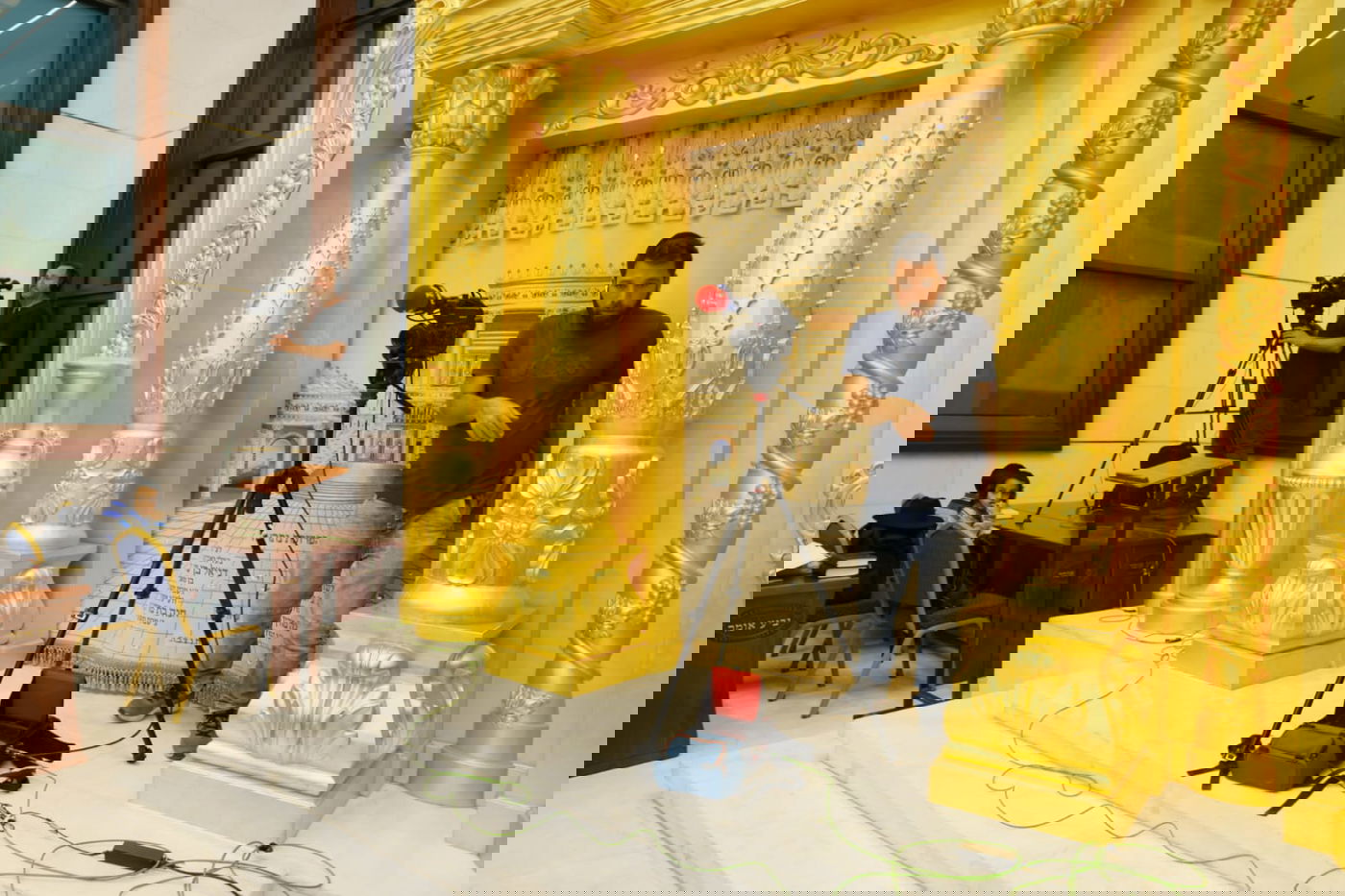 הגאון הרב יגאל כהן בקריאת המגילה